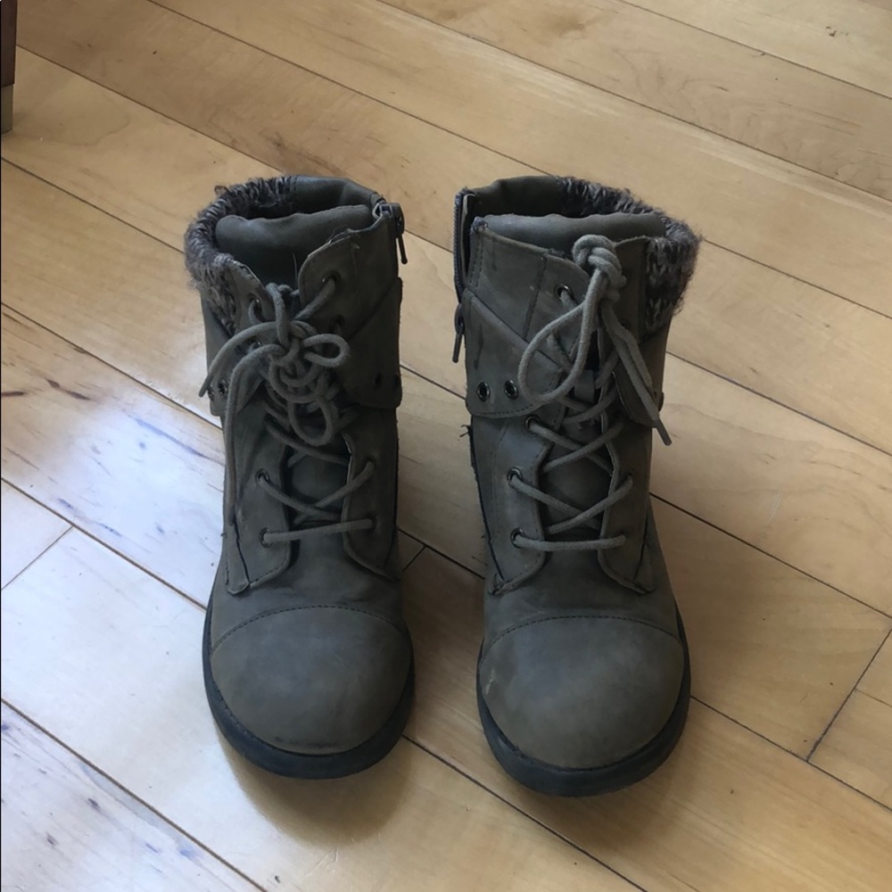 Girls boots
